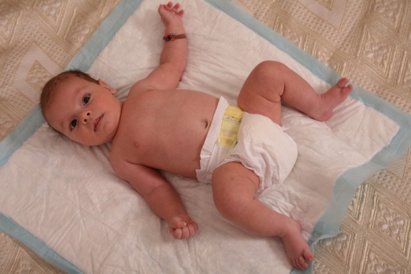 Малыш в подгузнике (фото: ЦФА Бурда)