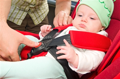 новорожденный ребенок, слинг коляска подгузники для новорожденных, как купать новорожденного, шапочка для купания новорожденных в ванне