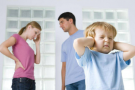 7 фраз, які ніколи не варто говорити своєму чоловікові при дітях