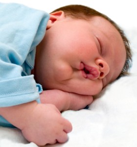 Новорожденный малыш (фото: thinkstockphotos/fotobank.ua)