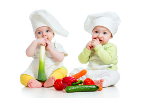Дети едят овощи (фото: thinkstockphotos/fotobank.ua)