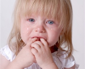 Ребенок плачет - фото