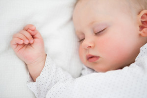 Малыш спит на подушке (фото: Thinkstockphotos/fotobank.ua)