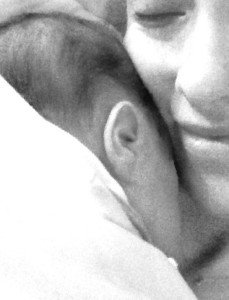 Оливия Уайлд с новорожденным сыном (фото: Twitter)