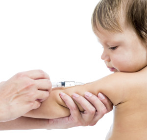 Ребенку делают прививку (фото: Thinkstockphotos/fotobank.ua)