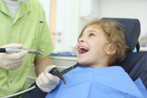 Девочка у зубного врача (фото: Thinkstockphotos/fotobank.ua)