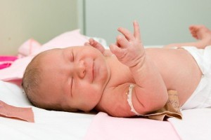 Новорожденный малыш (фото: Fotolia)