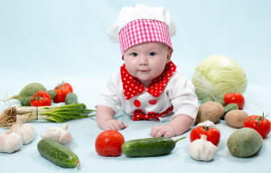 Ребенок с овощами (фото: : Legion-Media)