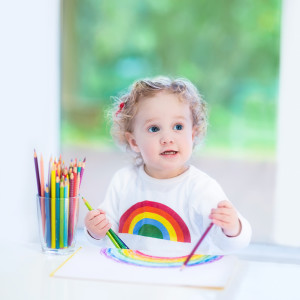 Ребенок рисует (фото: Fotolia)