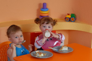 Дети за едой (фото: ЦФА "Бурда")