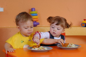 Дети за столом (фото: ЦФА "Бурда")