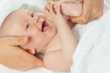 розвиток, новонароджена дитина 1 місяць, розвиваючі вправи