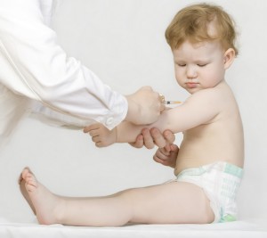 Ребенку делают прививку (фото: Fotolia)