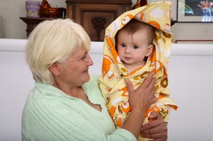 Бабушка с внуком (фото: Burda Media)