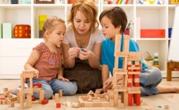 Зачем играть с ребенком? По мнению психологов, правильно организованная игра дает ребенку гораздо больше, чем школьное образование.