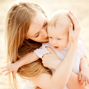 Мама с ребенком (фото Fotolia.com)