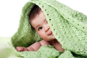 Малыш в одеяле (фото: Fotolia)