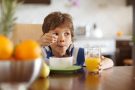 Частые запоры у ребенка: какая еда поможет решить проблему