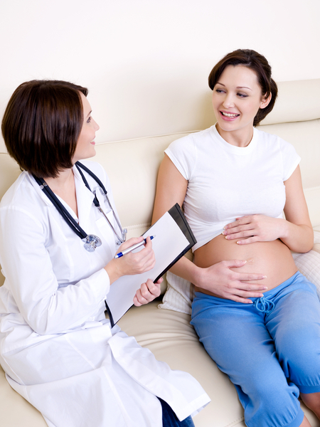 Беременная на приеме у врача - фото
