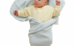 Младенец в пеленках - фото