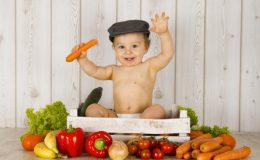 ребенок до года, питание грудничка, первый прикорм, когда начинать. введение прикорма, в каком возрасте