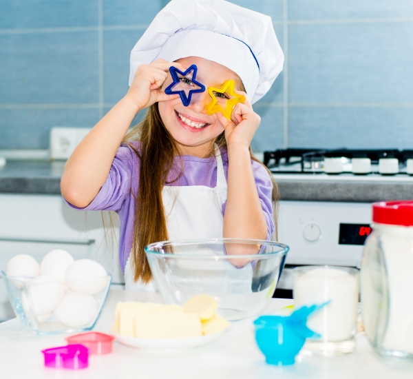 Чем занять ребенка на кухне