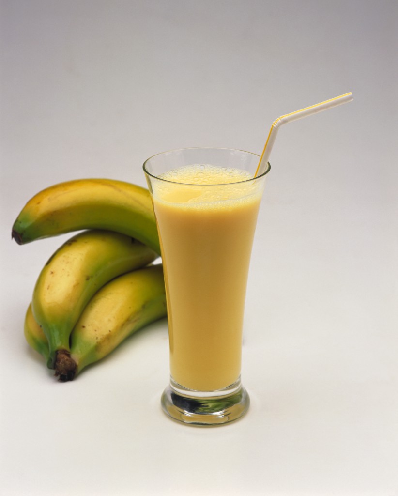 Молочно-банановый коктейль - фото