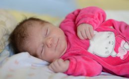 Спляче немовля - фото
