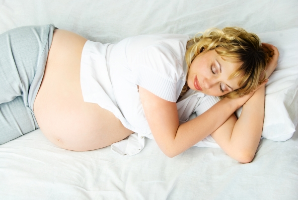 можно ли беременной спать на спине
