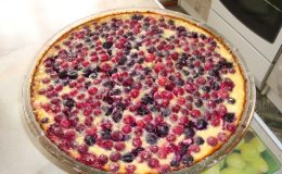 Творожно-ягодный пирог - фото