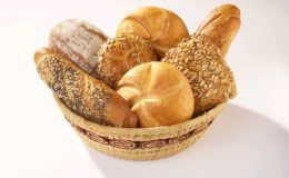 хлеб в корзинке - фото