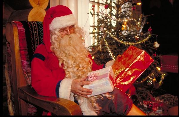 Дед Мороз с подарками - фото