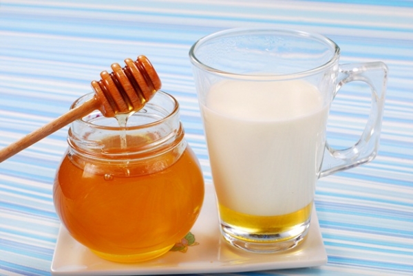 молоко мед фото мед для ребенка когда давать мед ребнку