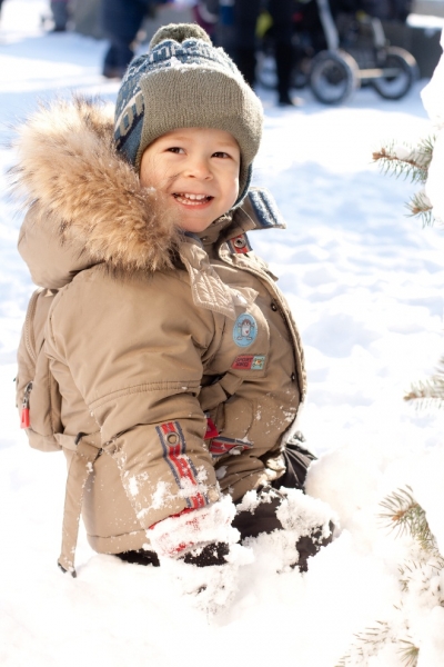 ребенок снег - фото