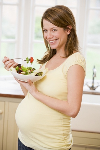 беременная ест