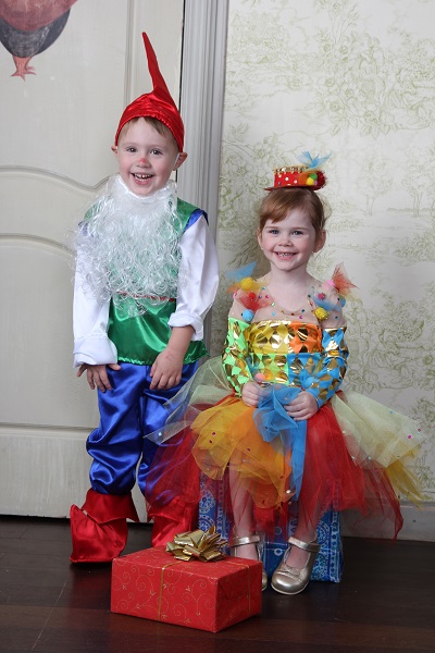Дети в карнавальных костюмах - фото