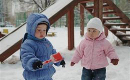 дети на улице зимой