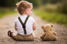 10 ранних признаков аутизма у ребенка: как не пропустить