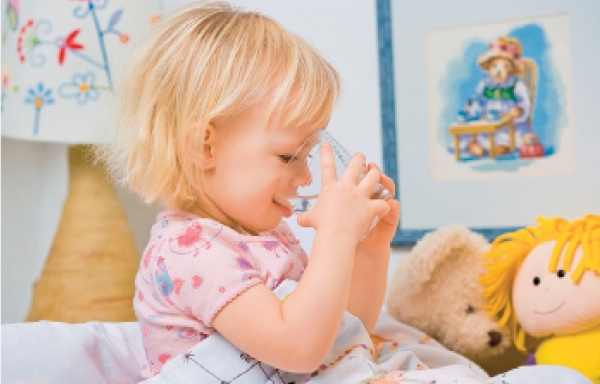 Простуда у ребенка: когда молоко с медом может навредить