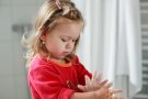 Миємо руки правильно: як привчити дитину до гігієни