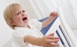 ребенок 2 года, капризы, в истерике, истерика, ребенок постоянно, как успокоить ребенка