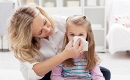 поллиноз у ребенка, аллергический ринит, аллергия на пыльцу цветение, зуд в носу, чешет нос, причины поллиноза