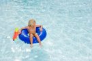 Закаляемся и укрепляем иммунитет ребенка летом: 7 веселых игр на воде