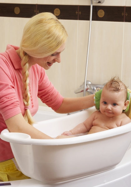  новорожденный,первое купание новорожденного младенца ребенка, как купать, как обрезать ногти, кипятить воду для новорожденного