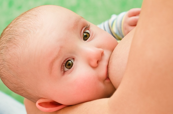 как грудное вскармливание влияет на выделения после родов