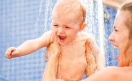закаливание детей, закаливание водой, как закалять ребенка летом, укрепление иммунитета, перед садиком, обливание водой, солнечные ванны