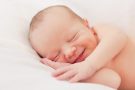Новорожденный ребенок. Удивительные факты о его слухе, зрении, чувствах 