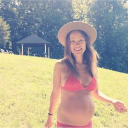 Оливия Уайлд беременная в бикини