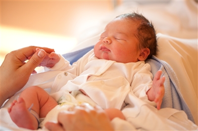 новорожденный, после родов, кефалогематома, родовые опухоли у ребенка, милии, сыпь, пузырьки на коже, гопотонус, гипертонус у ребенка, косят глаза у новорожденного