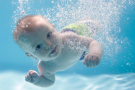 6 причин записати немовля в басейн цієї осені